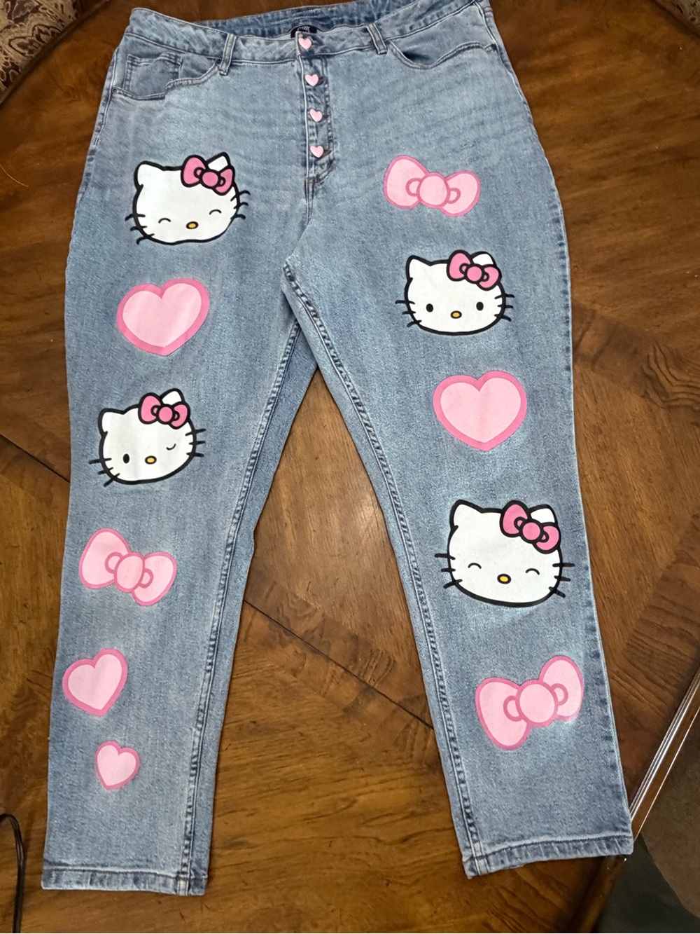 Hello Kitty Sanrio Size 20 Heart Button Graphic Jeans